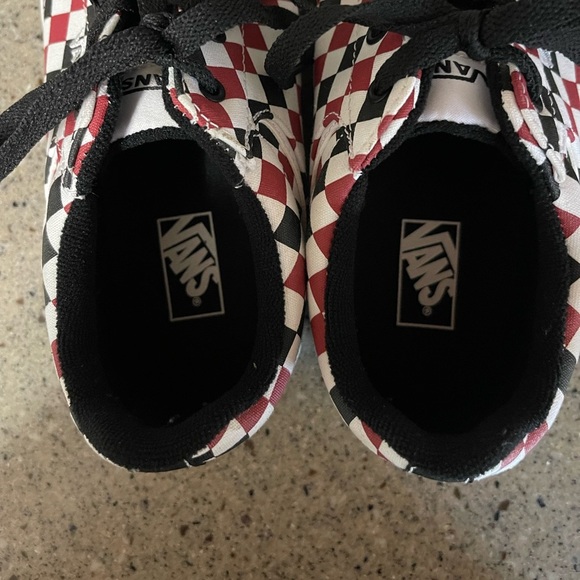 Vans Black and Red Checkerboard Sneaker Youth Size 7 Women’s Size 8.5 - Picture 8 of 9